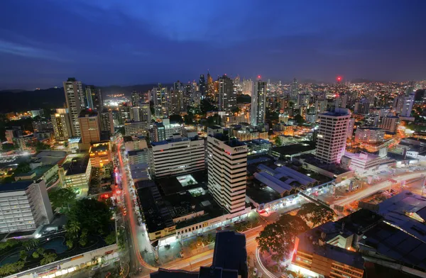 PANAMA CITY - MAY 24: Stunning view of Panama City in the twilight in Panama City, Panama on May 24, 2013. Is main commercial area in all the country where are the main banks and government offices. — Stock Photo, Image