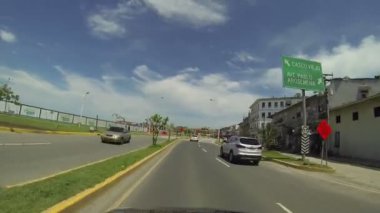 Casco Viejo, Panama 'da çarpıcı bir siluet üzerinde trafik hareketi.