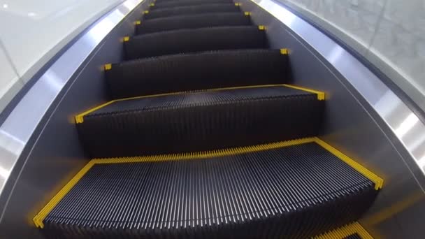 Moving with the escalator — Stock Video