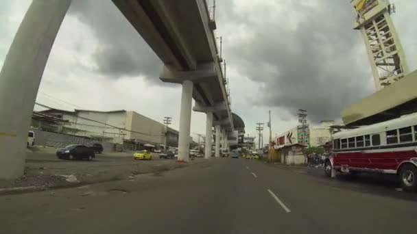 Cidade do Panamá, Panamá - 21 de outubro: Metro Construction at the San Miguelito Road in Panama. O metrô do Panamá é um projeto de transporte na Cidade do Panamá, Panamá, previsto para ser inaugurado em janeiro de 2014 . — Vídeo de Stock