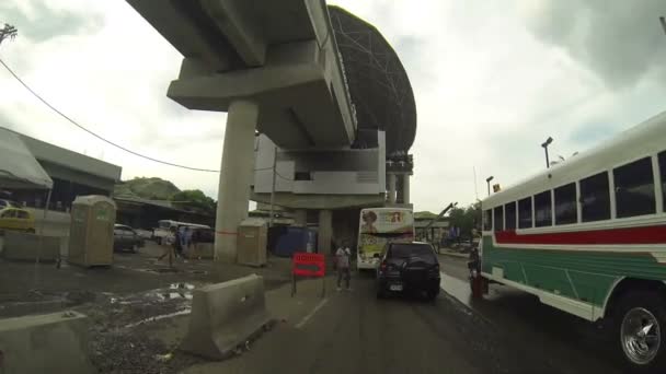 Panama city, panama - 21 październik: budowy z pracowników do realizacji nowego metra, w centrum miasta na 21 października 2013 w panama city, panama. — Wideo stockowe