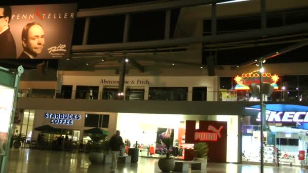 Las vegas - 2014 dolaylarında: dolaylarında 2014 defile alışveriş merkezi las vegas moda merkezi gral büyüme pervane inc aittir. alanı 175,415.0 m2, bu dünyanın en büyük kapalı merkezleri biridir — Stok video