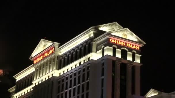 Las vegas - circa 2014: caesars palace resort på circa 2014 i las vegas. Caesars har 3.960 rooms(2) i sex torn: augustus, centurion (nu nobu), romerska, palace, octavius och forum. — Stockvideo