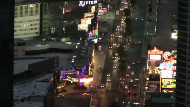 LAS VEGAS - CIRCA 2014 : Une vue aérienne de la bande de Las Vegas sur CIRCA 2014 à Las Vegas. La bande est considérée comme un itinéraire pittoresque la nuit — Video