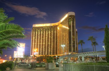 Las vegas - 3 Şubat: gün batımı görünümü mandalay bay hotel ve casino 