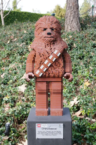 CARLSBAD, US, 6 de FEB: Minifigura de Star Wars Chewbacca hecha con le —  Fotos de Stock