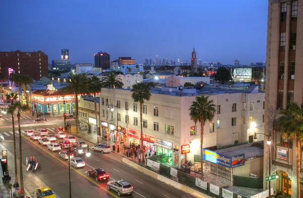 LOS ANGELES - FEB 9, 2014: Vista da Hollywood Boulevard ao pôr-do-sol — Fotografia de Stock