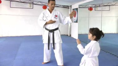 karate ustası genç öğrencisi ile