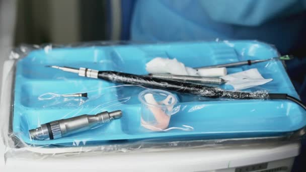 Dentysta przy użyciu narzędzia — Wideo stockowe