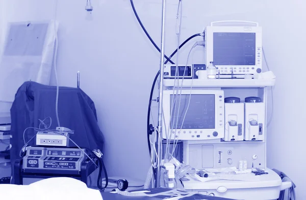 Électrocardiogramme en salle d'opération — Photo