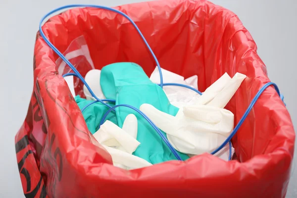 Basura con cirugía objetos desechables —  Fotos de Stock