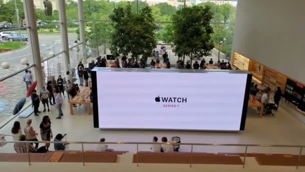 Miami Noviembre 2021 Apple Store Miami Con Personas Que Examinan — Vídeo de stock