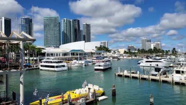 Miami Estados Unidos Noviembre 2021 Verano Miami Marina Bayside Marketplace — Vídeos de Stock