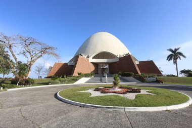 Panama, 20 Mart 2022: Panama Şehri Bahai Tapınağı. Bu bina Latin Amerika 'daki ilk Bahai Tapınağı' ydı. 1972 'de Bahai İnancı' nın Panama sakinlerine hizmet etmek için açıldı. Evrensel barış ve birliği teşvik eden bir din..