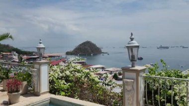 Panama 'daki Taboga Adası' nın havadan görüntüsü. Taboga adası, Panama şehrinin 30 dakikalık mesafedeki küçük bir tropik ada cennetidir..