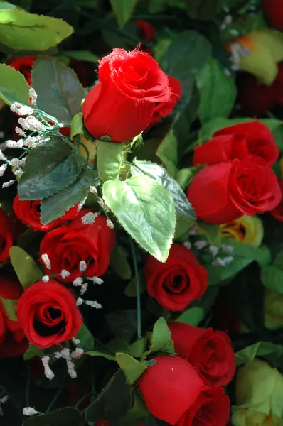 Composição de colorido as decorações de flores artificiais para fundo — Fotografia de Stock