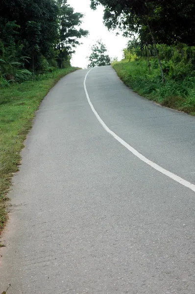 Subidas e estrada sinuosa — Fotografia de Stock