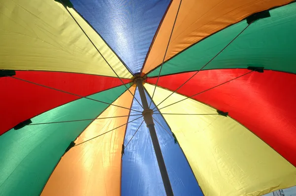 Barracas coloridas de guarda-chuvas — Fotografia de Stock