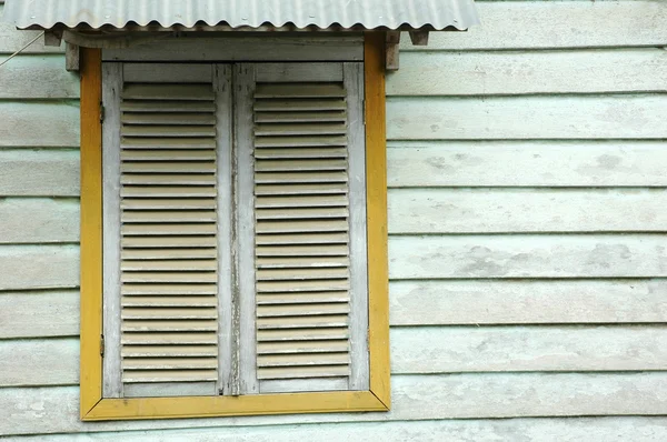 Vieille fenêtre en bois — Photo