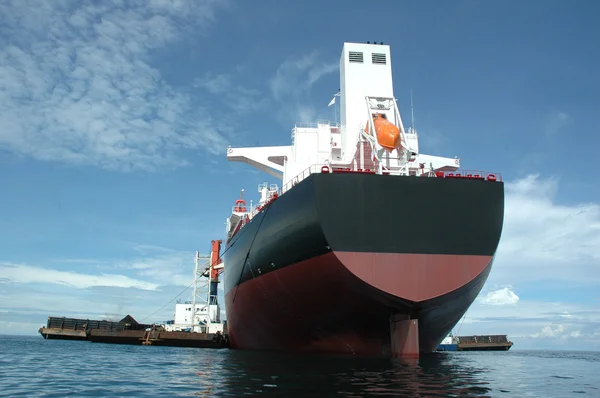 Lihat dari belakang kapal tanker. — Stok Foto