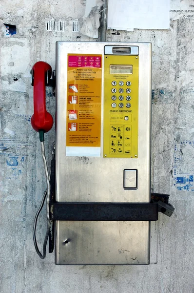 Moeda de telefone público prata velha no centro da cidade — Fotografia de Stock