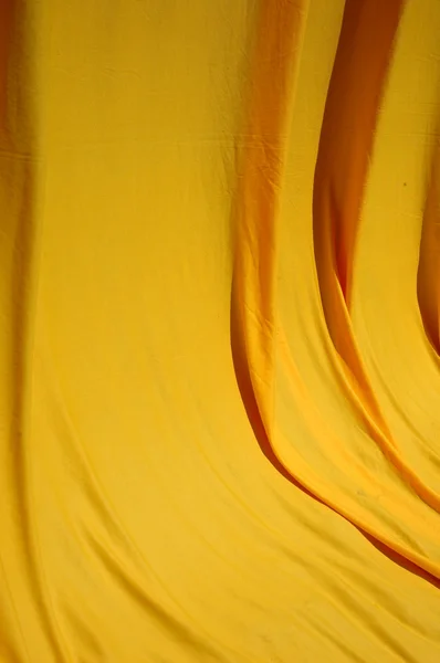 Текстура в желтой ткани — стоковое фото