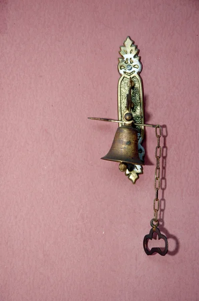 Metalowy dzwonek do drzwi antyczne — Zdjęcie stockowe