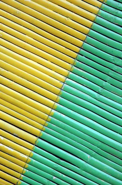 Deux diagonale de couleur sur rideau de bambou — Photo