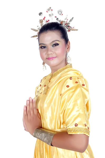 Portret azjatycki młoda dziewczyna ubrana w tradycyjnych miejscowych plemiennych borneo — Zdjęcie stockowe