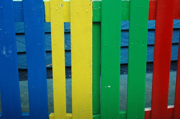 Kleurrijke houten hek — Stockfoto