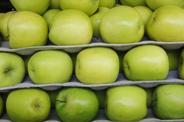 Grönt äpple — Stockfoto