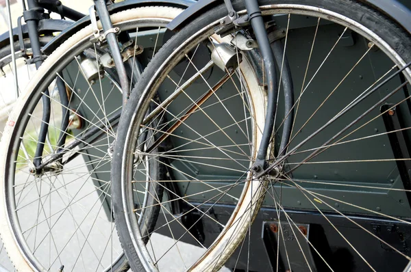 Antike Fahrräder — Stockfoto