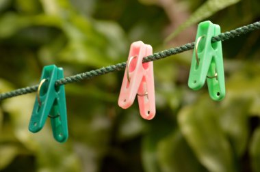 clothesline clothespin