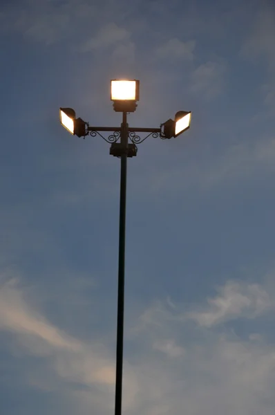 Vier park lichtmasten — Stockfoto