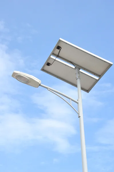 Lampioni con pannelli solari — Foto Stock