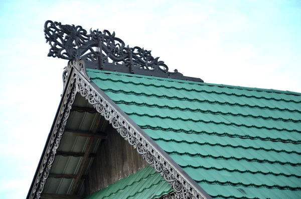 Tribal carvings on the roof top of buildings — Stock Photo, Image