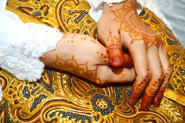 Henna a mãos — Fotografia de Stock