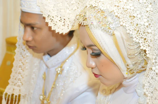 Indonesian bridal couples — Stock Photo, Image