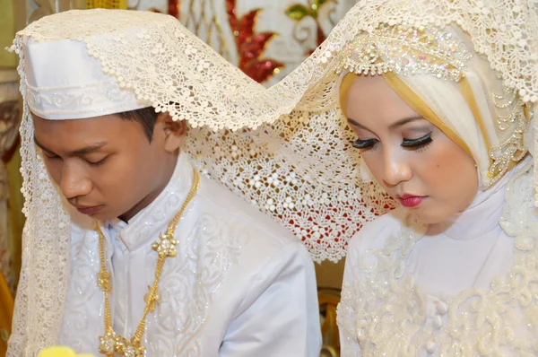 Indonesian bridal couples — Stock Photo, Image