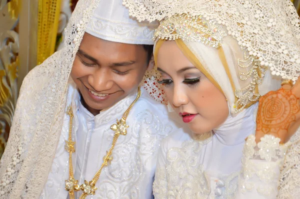 Indonesian bridal couples — Stock Photo, Image
