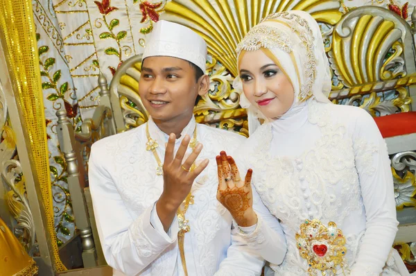 Indonesian bridal couples — Stock Photo, Image