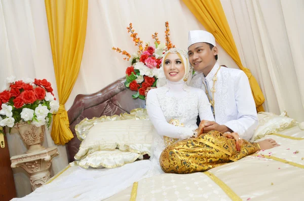 Indonesische bruidsparen — Stockfoto