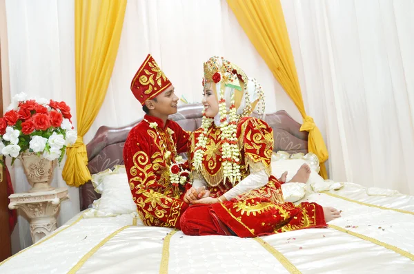 Pasangan pengantin Indonesia — Stok Foto