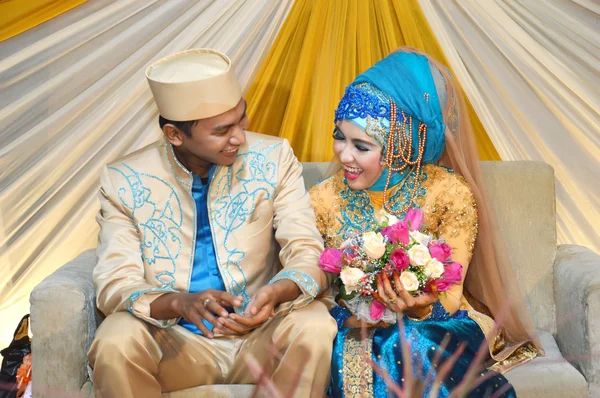 Indonesian bridal couples — Stock Photo, Image