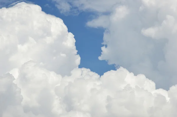 Białe chmury — Zdjęcie stockowe