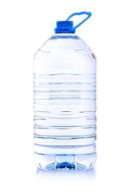 beyaz bitti izole su şişesiyle.