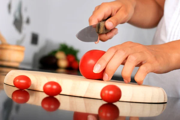 Voedingsmiddelen en nieuwe voedselingrediënten hakken. — Stockfoto