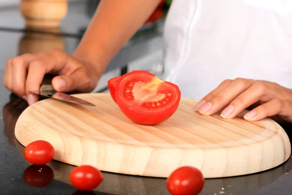 Voedingsmiddelen en nieuwe voedselingrediënten hakken. — Stockfoto