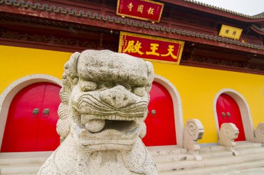 Buddha Tapınağı ve koruyucu heykeli