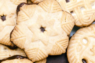 Bisküvi çikolata ile